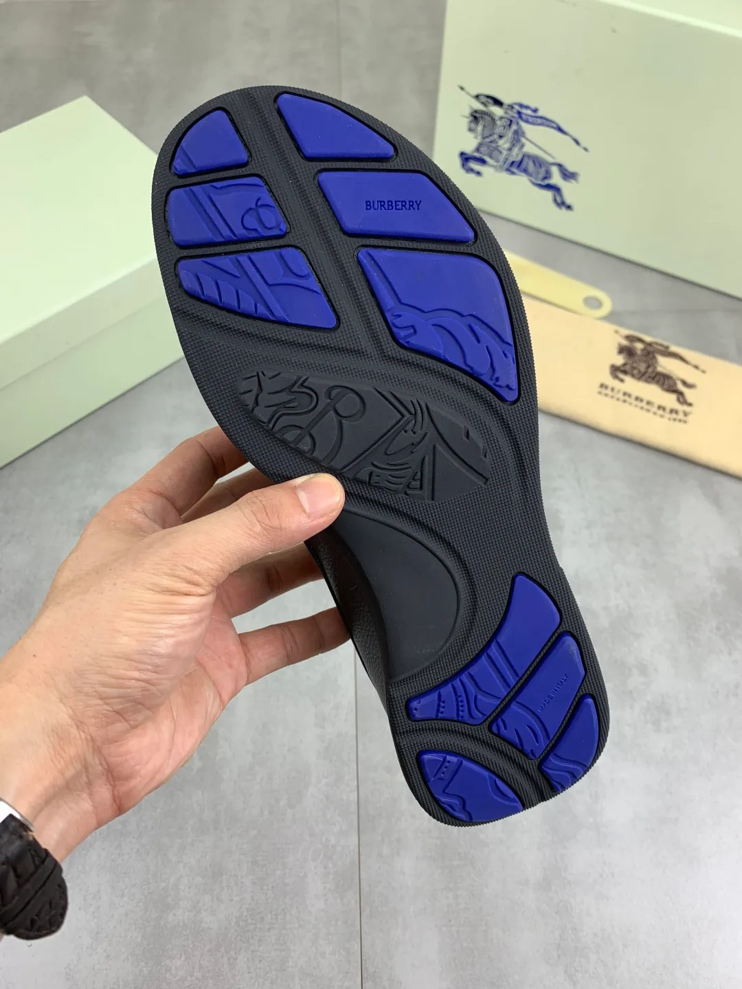 Men's Men's Shoes 💰P700 💰【New Style】Top Version 🆘【Burberry】New Burberry Slippers Launched, Perfect Workmanship! 🔥Perfect shape and top quality🙈Non-slip and wear-resistant high-end rubber outsole👣Versatile and comfortable shoes, standard size: 39-45 (customized 38-46) 2️⃣colors available Top-quality packaging